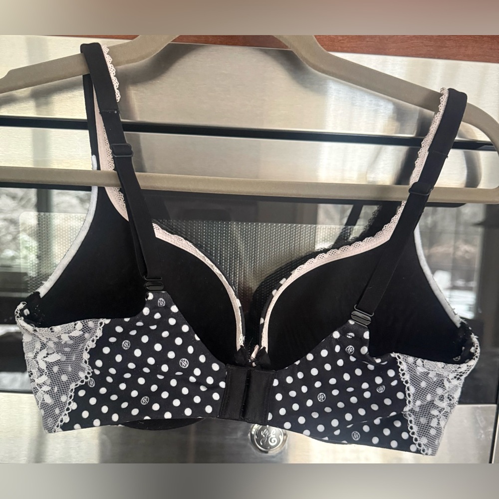 2 Victoria's Secret Bras for a great price!🎁
Each $10, both $18 - Picture 7 of 16